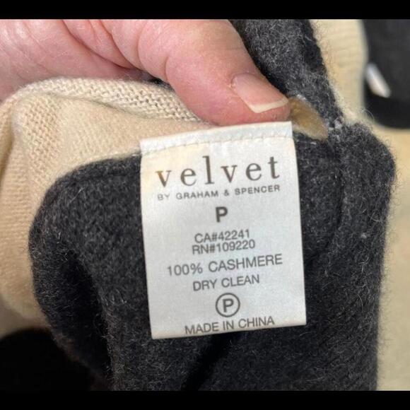 Velvet by Graham & Spencer Colorblock Sweater Gray/Cream Size Petite/Small - Picture 5 of 5